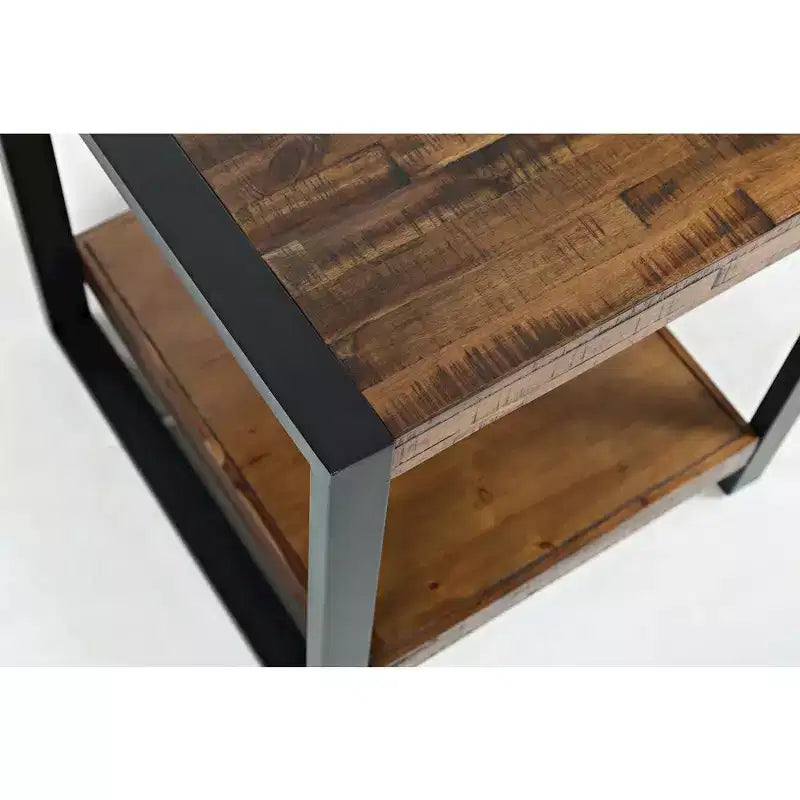 Bout de canapé moderne industriel en acacia vieilli avec étagère de rangement