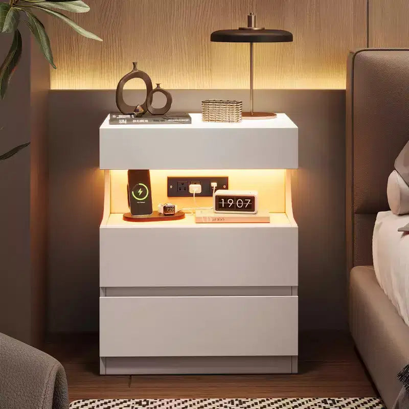 Table de chevet moderne avec LED contrôlée par application, 3 tiroirs et station de charge - Blanc