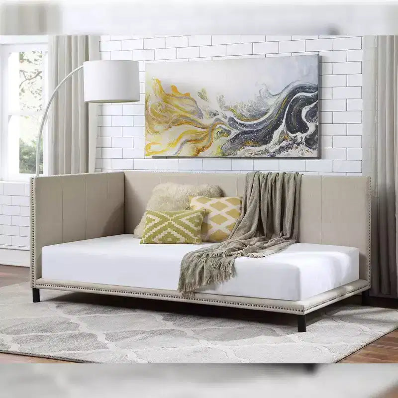 Lit de repos entièrement capitonné – Lin beige, garniture cloutée